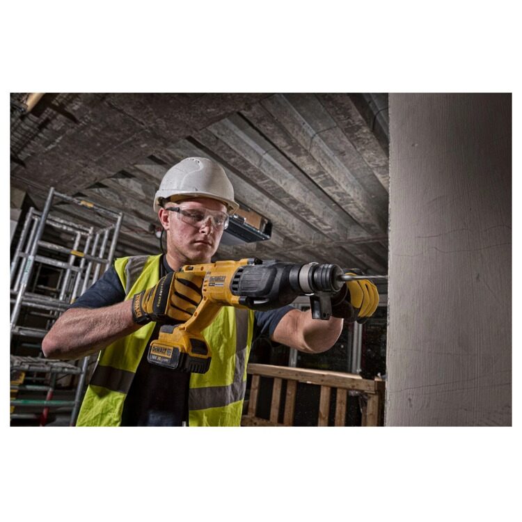 Аккумуляторный перфоратор DeWALT DCH133M1-QW