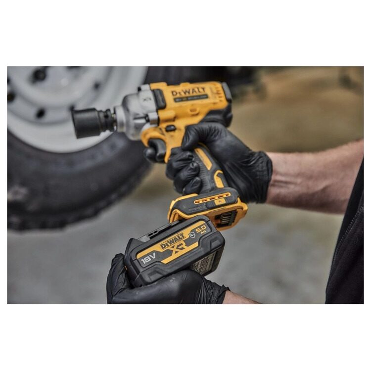 Гайковерт ударный аккумуляторный бесщёточный DeWALT DCF892P2T-QW
