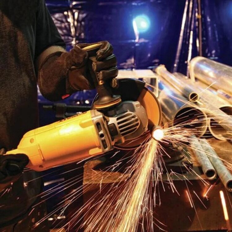 Угловая шлифмашина DeWalt DWE494-QS