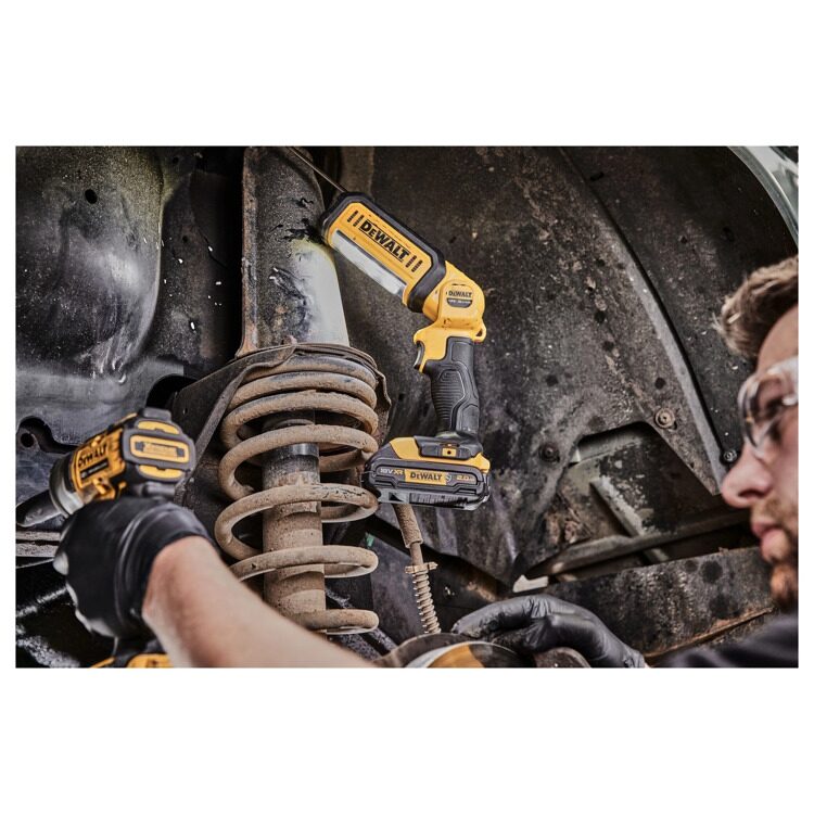 Фонарь аккумуляторный светодиодный DeWALT DCL050-XJ