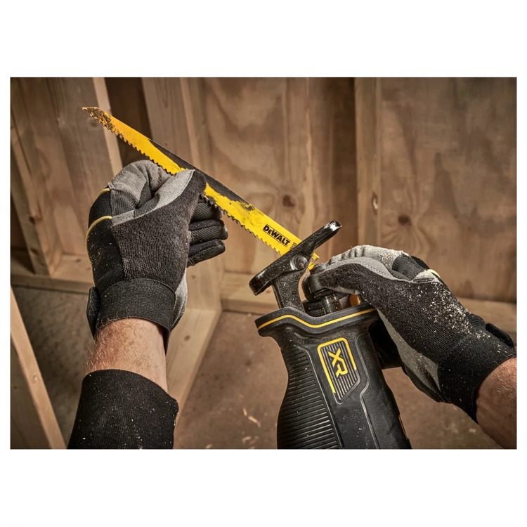 Аккумуляторная сабельная пила DeWALT DCS382N-XJ
