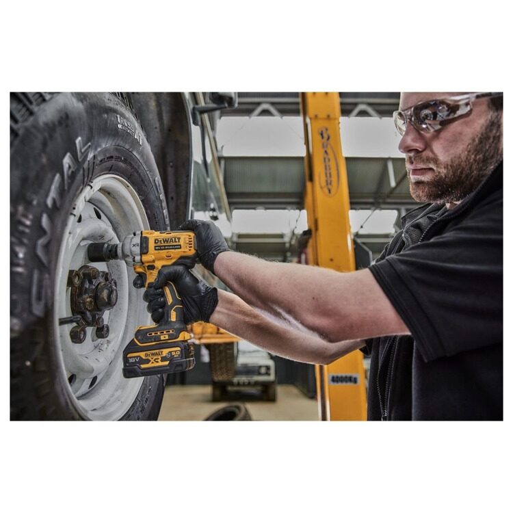 Гайковерт ударный аккумуляторный бесщёточный DeWALT DCF892P2T-QW