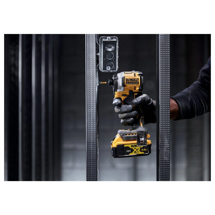 Аккумуляторный импульсный шуруповерт DeWALT 18B DCF850N-XJ