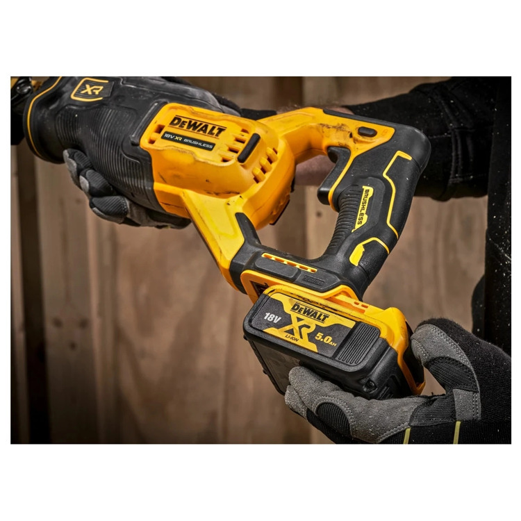 Аккумуляторная сабельная пила DeWALT DCS382N-XJ