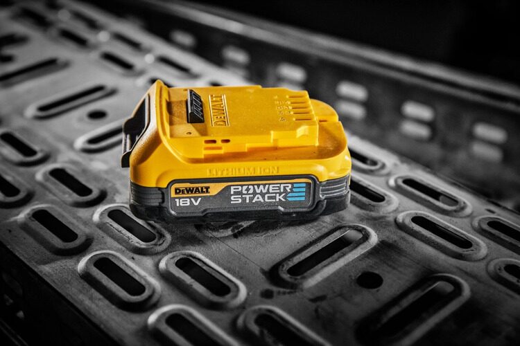 Аккумулятор DeWALT POWERSTACK 18V 1.7Ah DCBP034-XJ