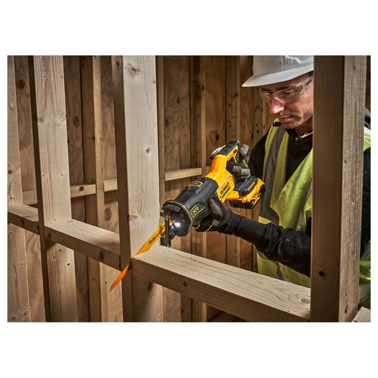 Аккумуляторная сабельная пила DeWALT DCS382N-XJ